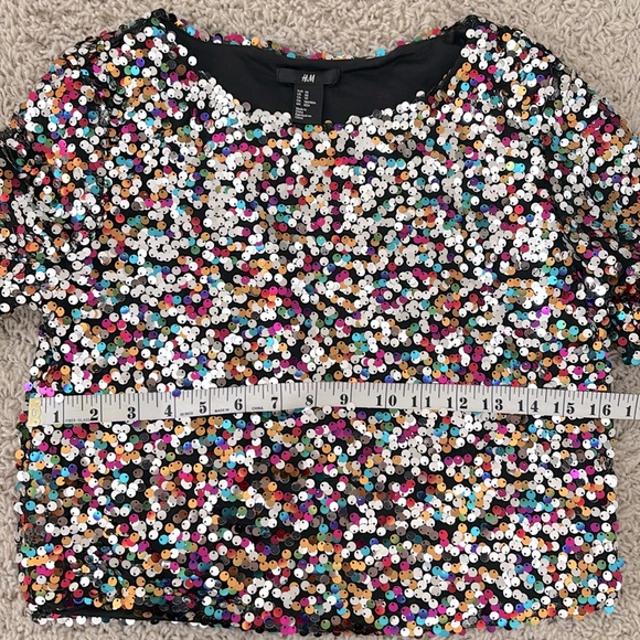 H&M XS sequin crop top, short sleeves, round neck, excellent condition. - Picture 7 of 8